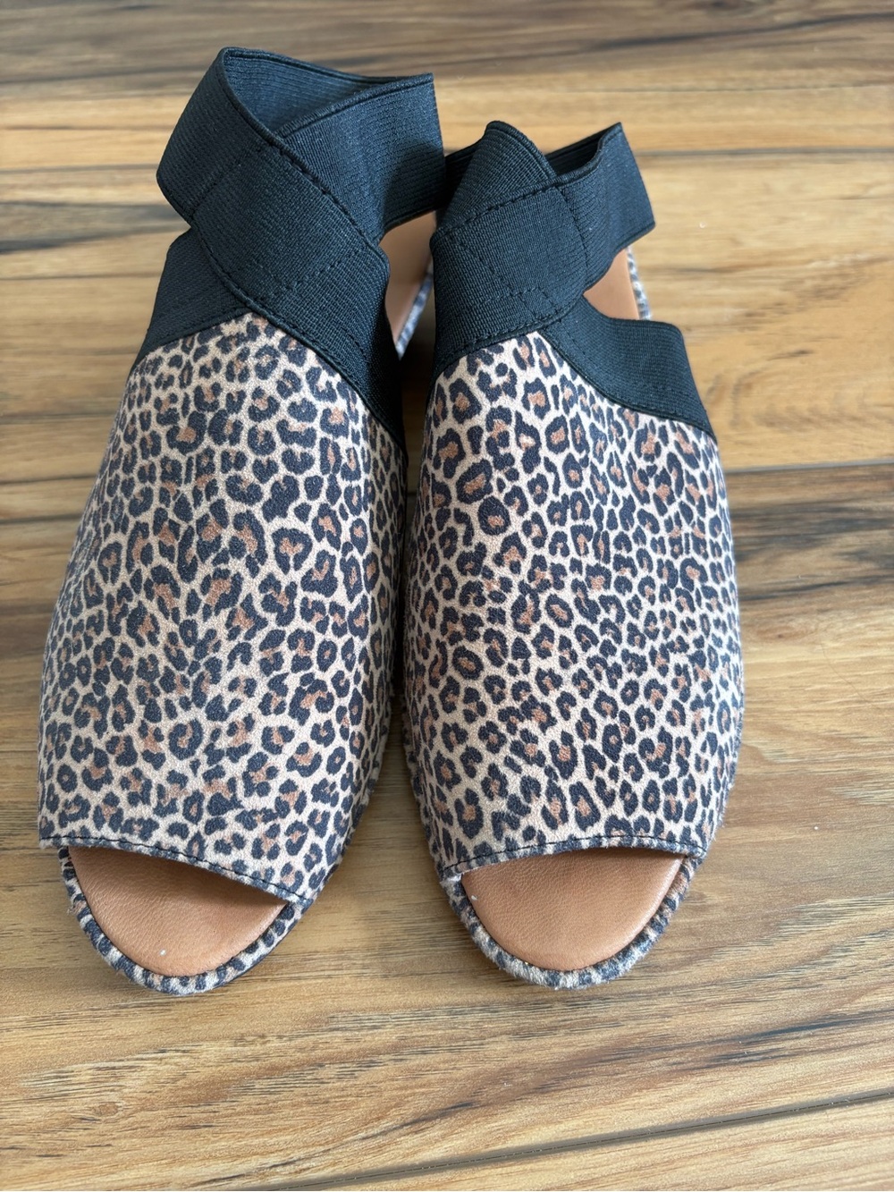 Kenneth Cole Leopard Print Open-Toe Sandals with Black Straps